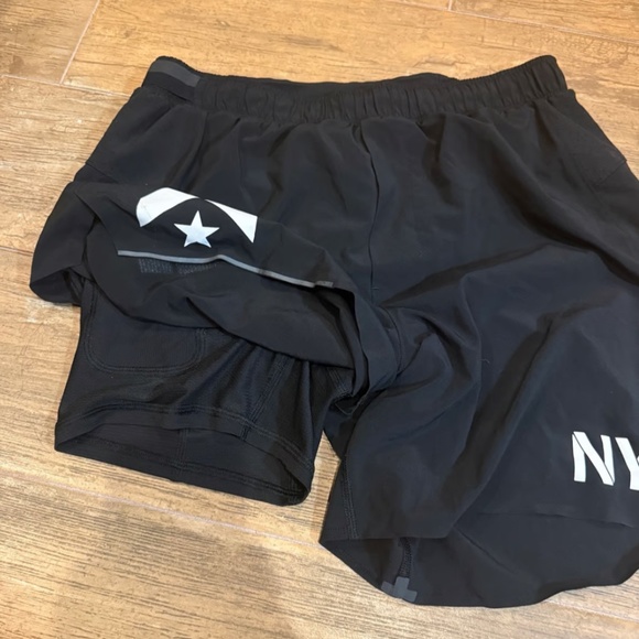 barrys lululemon shorts - Picture 2 of 4